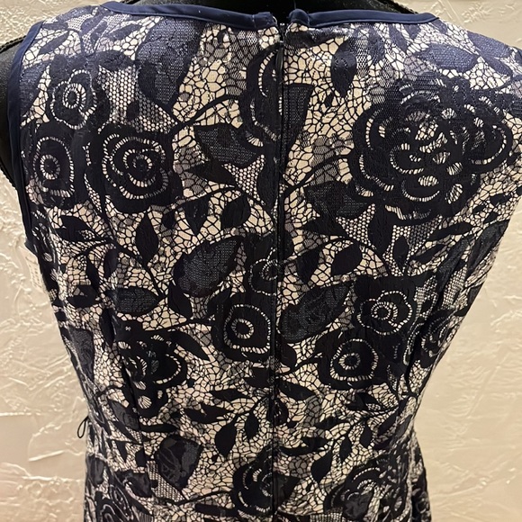 👗 Dress Barn mid length Dress 👗 - Picture 5 of 12